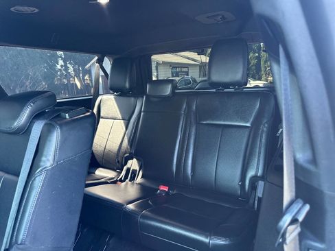 Used 2019 Ford Expedition Max XLT w/ Equipment Group 202A AWD/4WD image 18