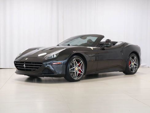 Used 2016 Ferrari California T RWD image 3