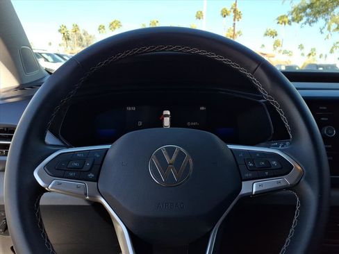 Certified 2022 Volkswagen Taos SE image 24