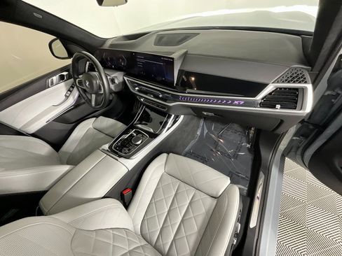 Used 2023 BMW X7 xDrive40i w/ M Sport Package image 19