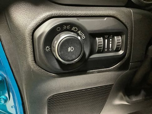 Certified 2019 Jeep Wrangler Unlimited Sahara AWD/4WD image 25