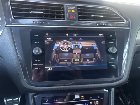 Used 2024 Volkswagen Tiguan SE R-Line FWD image 23