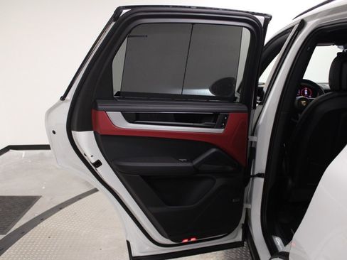 Certified 2025 Porsche Cayenne image 37