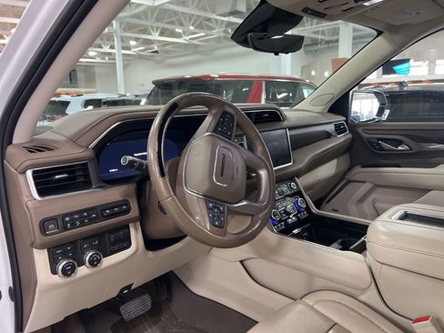 Used 2023 GMC Yukon XL Denali w/ Denali Reserve Package AWD/4WD image 8