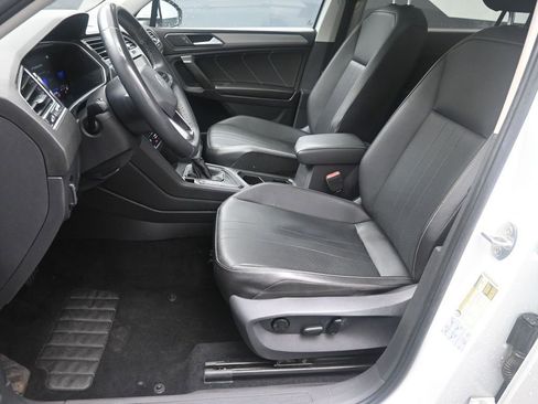 Used 2022 Volkswagen Tiguan SE FWD image 17
