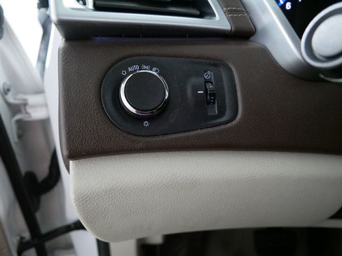 Used 2015 Cadillac SRX Luxury w/ Driver Awareness Package AWD/4WD image 26