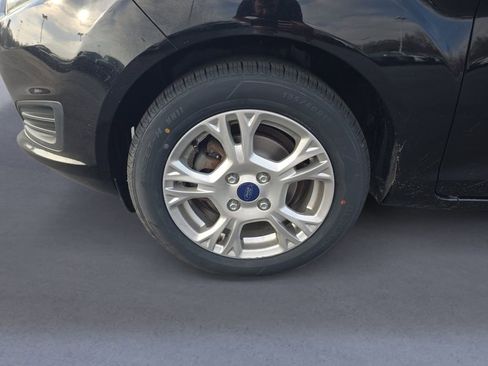 Used 2016 Ford Fiesta SE image 9
