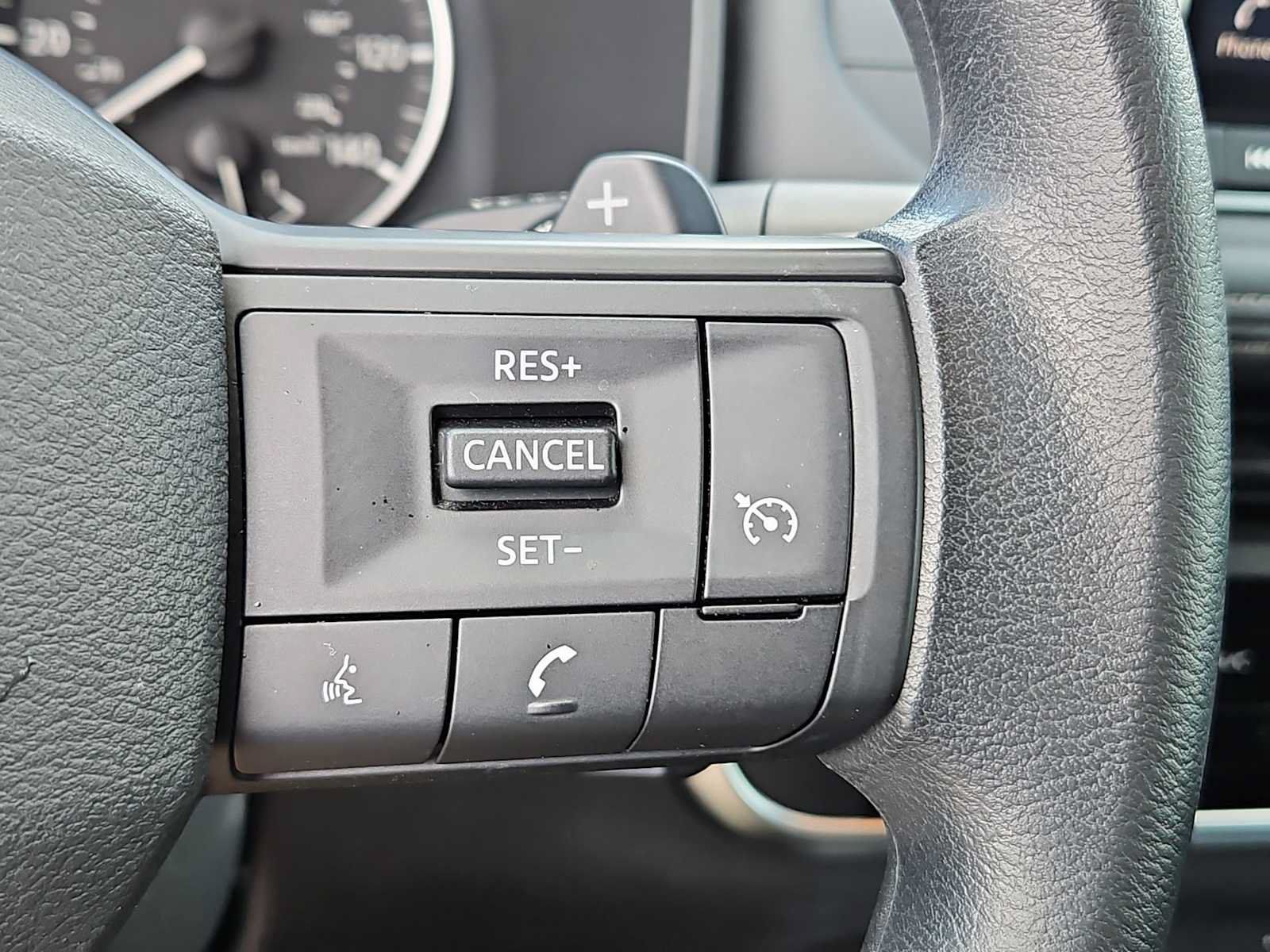 Used 2025 Nissan Rogue S FWD image 17
