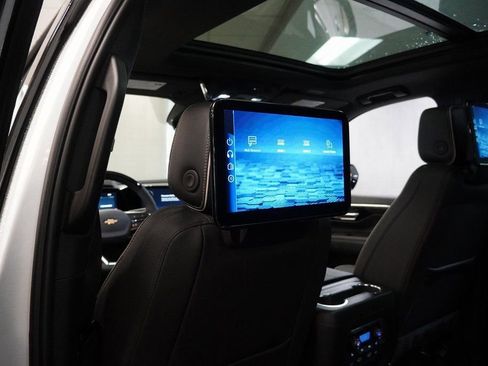 New 2025 Chevrolet Suburban Premier AWD/4WD image 11
