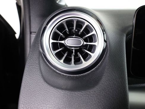 Used 2025 Mercedes-Benz GLB 35 AMG 4MATIC image 13