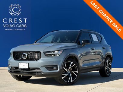 Certified 2022 Volvo XC40 T5 R-Design w/ Advanced Package