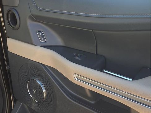 Used 2024 Ford Expedition Limited image 14