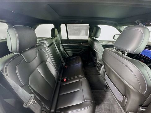 New 2025 Jeep Grand Cherokee Limited w/ Black Appearance Package AWD/4WD image 30