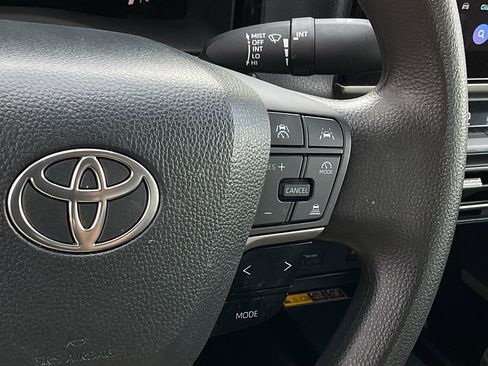 Used 2025 Toyota Camry LE image 23