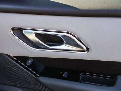 New 2026 Land Rover Range Rover Velar Dynamic SE image 19