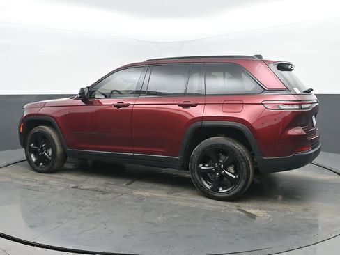 Used 2023 Jeep Grand Cherokee Altitude image 3