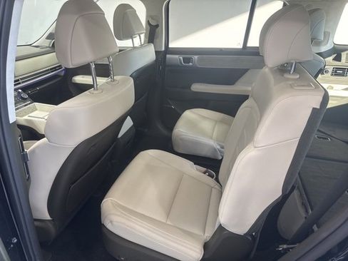 Used 2025 Hyundai Santa Fe Calligraphy image 17
