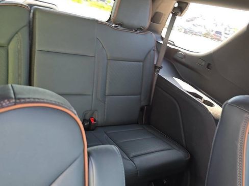 Used 2025 GMC Yukon AT4 w/ AT4 Premium Plus Package AWD/4WD image 12