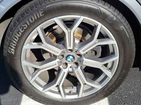 Used 2023 BMW X7 xDrive40i w/ Premium Package image 7