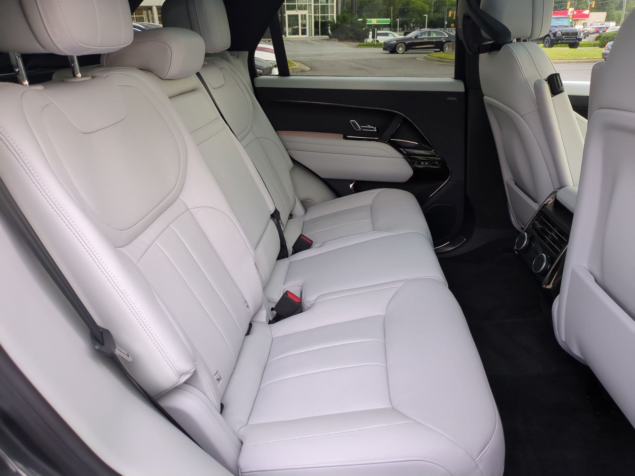 Used 2024 Land Rover Range Rover Sport SE AWD/4WD image 34