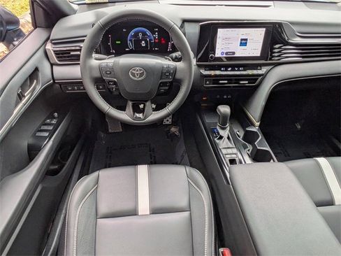 Used 2025 Toyota Camry SE image 17