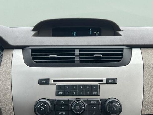 Used 2010 Ford Focus SE image 24