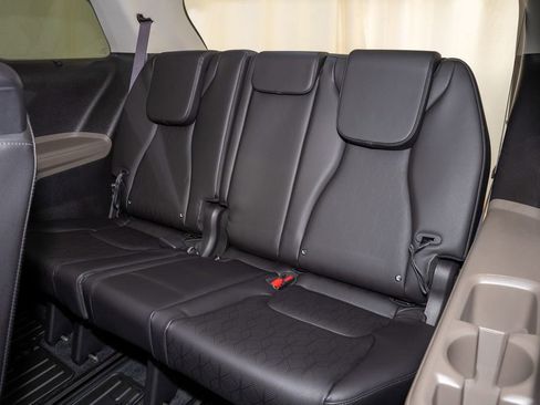 Certified 2025 Kia Carnival SX image 8