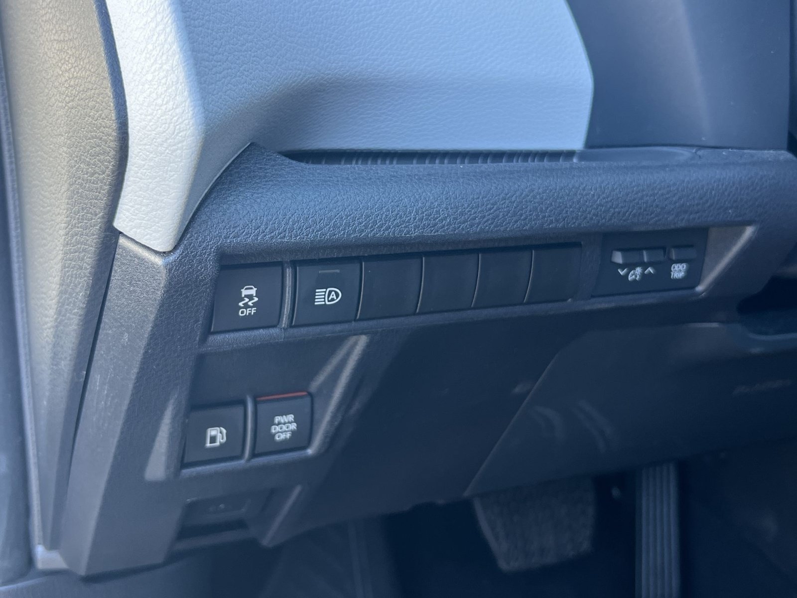 Used 2025 Toyota Sienna XLE FWD image 32