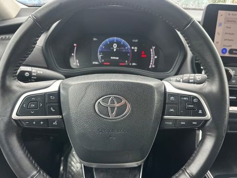 Used 2025 Toyota Grand Highlander AWD image 28