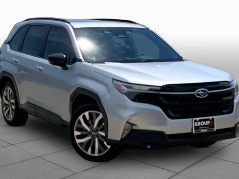 Used 2025 Subaru Forester Touring AWD/4WD image 3