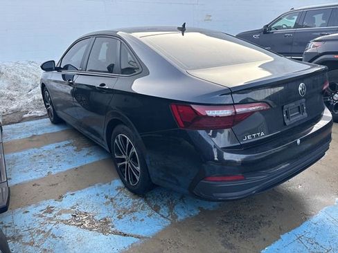 Used 2024 Volkswagen Jetta Sport image 4