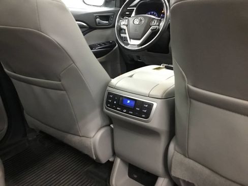 Used 2019 Toyota Highlander Limited Platinum AWD/4WD image 23
