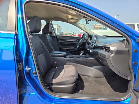 Used 2025 Nissan Altima 2.5 SV FWD image 19