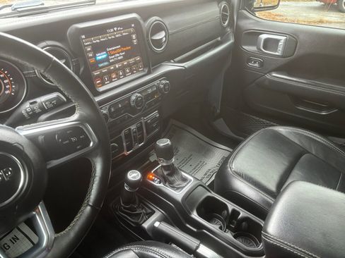 Used 2019 Jeep Wrangler Unlimited Sahara image 28