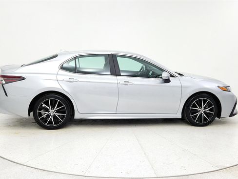Used 2023 Toyota Camry SE image 6