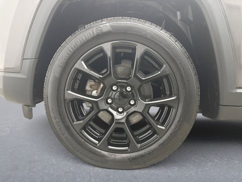 Used 2022 Jeep Compass Latitude w/ Sun and Sound Group AWD/4WD image 24