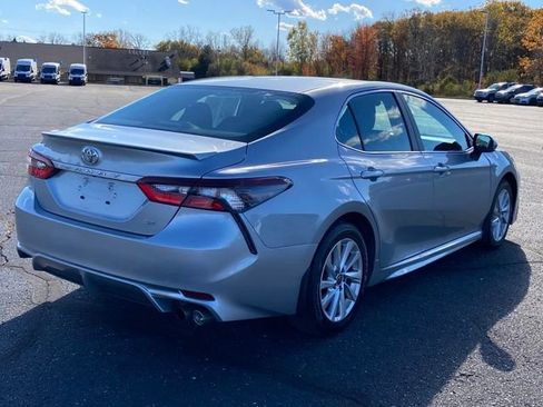 Used 2023 Toyota Camry SE image 3