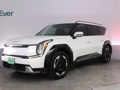 Used 2024 Kia EV9 Land AWD/4WD image 2