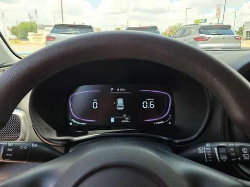 Used 2025 Kia Soul LX w/ LX Technology Package FWD image 22