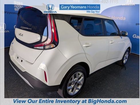 Used 2025 Kia Soul LX w/ LX Technology Package FWD image 4