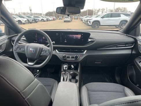 Used 2025 Buick Envista Preferred w/ Convenience II Package image 46