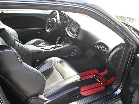 Used 2016 Dodge Challenger SRT Hellcat RWD image 13