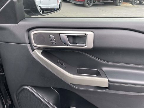 Used 2020 Ford Explorer XLT w/ Equipment Group 202A image 28