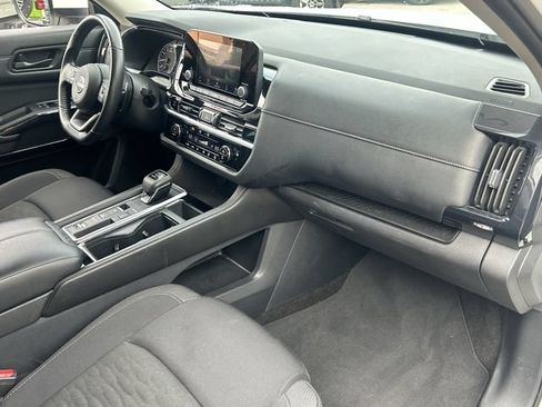 Used 2025 Nissan Pathfinder SV FWD image 13