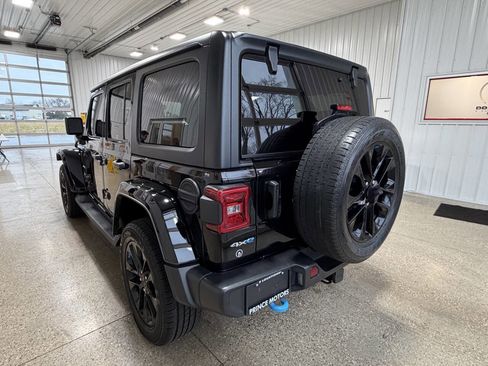 Used 2022 Jeep Wrangler Unlimited Sahara w/ Cold Weather Group image 16