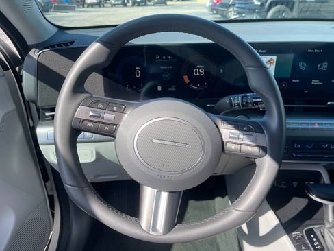 Used 2025 Hyundai Kona SEL image 25