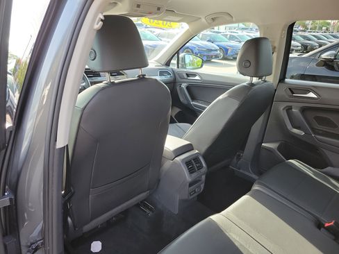 Used 2020 Volkswagen Tiguan SE image 16