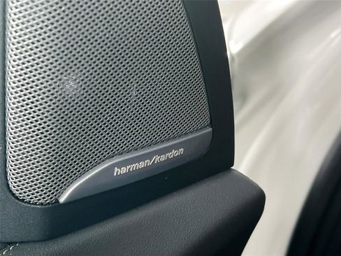 Used 2025 BMW X5 xDrive50e w/ Premium Package image 19