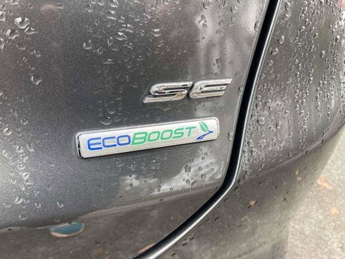 Used 2017 Ford Fusion SE w/ Fusion SE Technology Package image 4