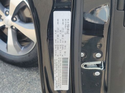 Used 2020 Jeep Cherokee Limited image 24